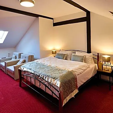 Zamek Wichterle - A Pivni Lazne ホテル 4*